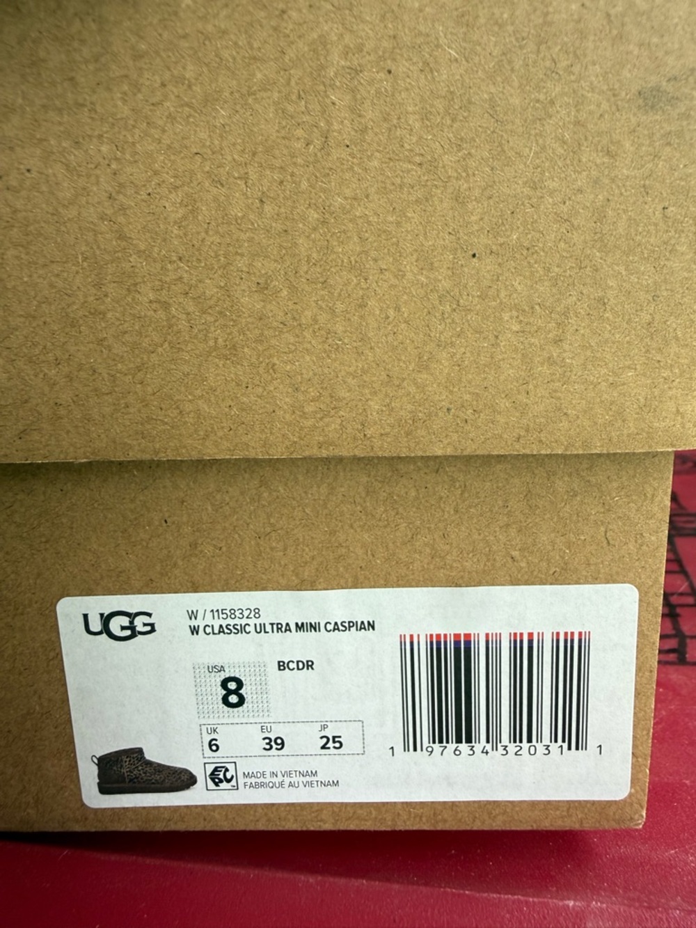 ❤️🎁UGG Classic  Ultra Mini Caspian Treaded Sole Short Boot - Picture 5 of 6